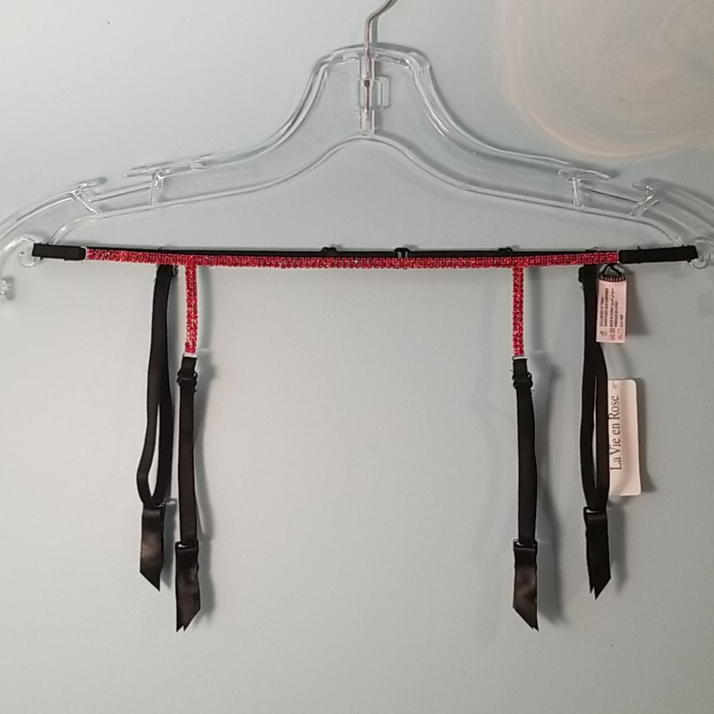 La vie en rose black and red sparkly garter belt size M/L NWT